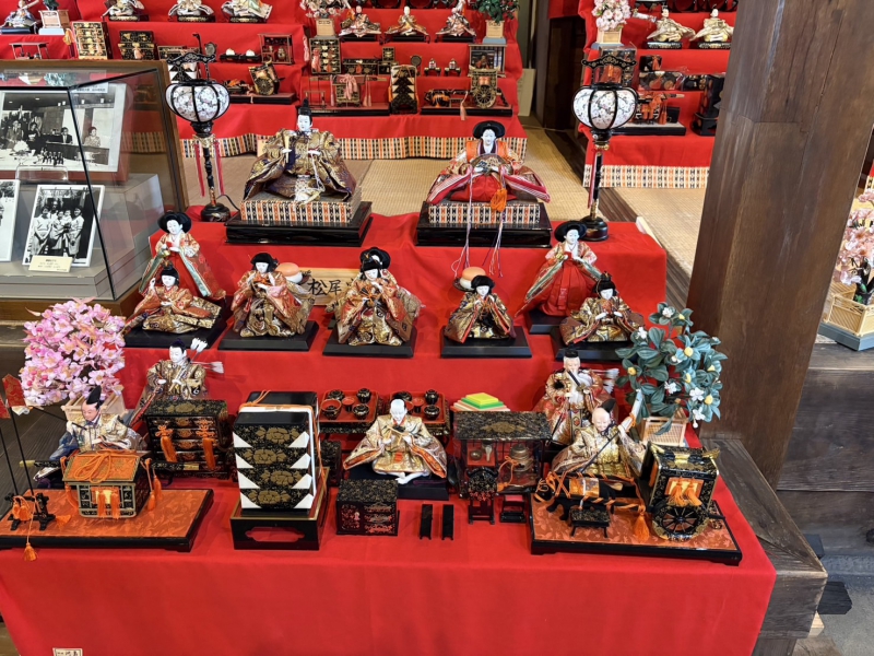 雛人形を見に